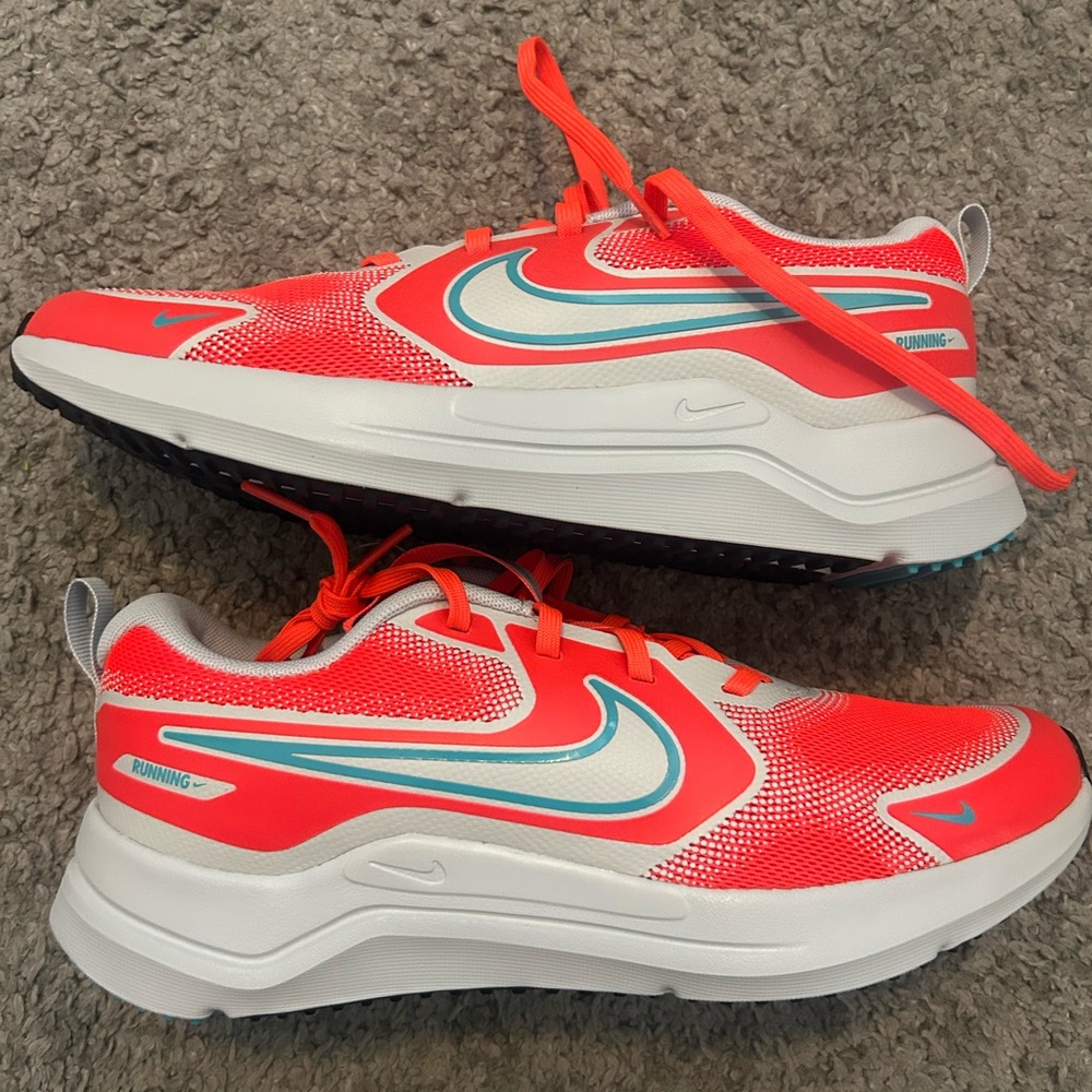 7y Nike Cosmic Runner Sneaker Preowned